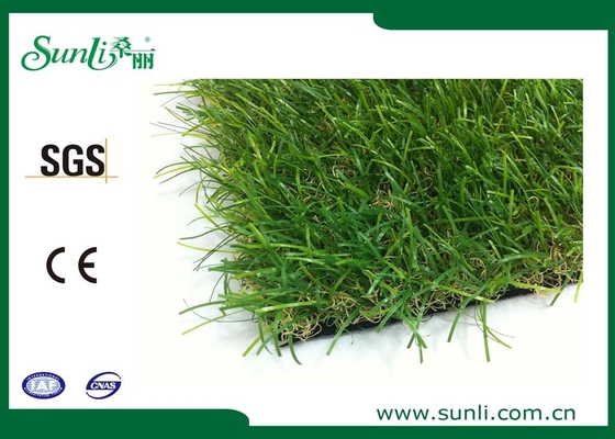 Tapete fácil da grama da falsificação da instalação da grama exterior artificial verde