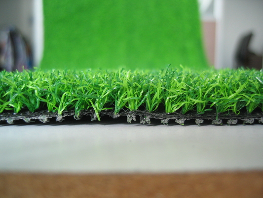 grama artificial do golfe 4000Dtex de 10mm 10mm, gramado sintético verde do relvado do calibre 5/32 para a casa