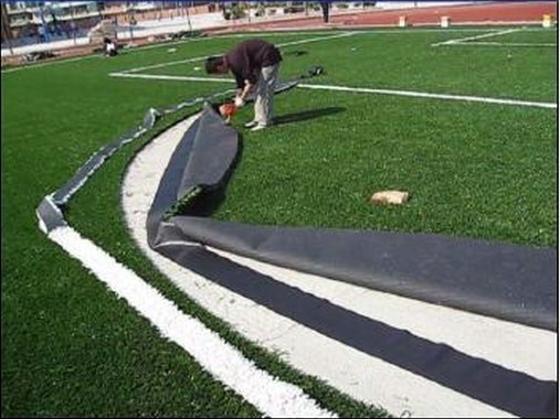 Gramado artificial da grama da instalação artificial macia da grama do futebol